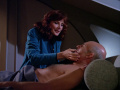 Crusher kümmert sich um den kranken Picard.jpg