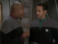 Sisko stellt Bashir wegen der Mutanten zur Rede.jpg