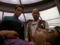 Bashir und Sisko an Jakes Krankenbett.jpg