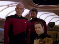 Picard, Riker und Data analysieren das Energiefeld.jpg