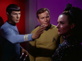 Spock bemerkt, dass Miranda Jones blind ist.jpg