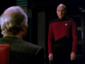 Picard gesteht Durken die Überwachung seines Planeten.jpg