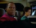 Sisko erfährt, dass Croden auf seiner Heimatwelt zum Tode verurteilt wurde.jpg