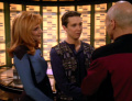 Picard und Dr. Crusher verabschieden Wesley im Transporterraum.jpg