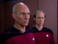 Picard erfährt, dass die Enterprise inspiziert wird.jpg