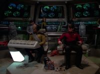 Riker trifft Vorbereitungen auf der Brücke der Hathaway.jpg