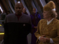 Winn unterrichtet Sisko über Gespräche mit dem Dominion.jpg