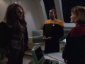 Janeway stellt Kohlar wegen der Selbstzerstörung seines Schiffs zur Rede.jpg
