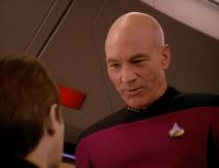 Picard findet Data clever.jpg