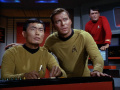 Sulu verfolgt die Romulaner.jpg