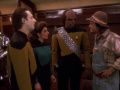Data, Troi und Worf befragen die Hologramme.jpg