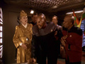 Sisko warnt Bajor vor Heuschrecken.jpg