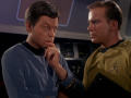 McCoy und Kirk rätseln über die Vorgänge auf der Enterprise.jpg