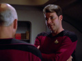 Riker berichtet Picard von der belastenden Logbucheintragung.jpg
