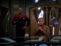 Sisko erwartet von Odo, dass er den Attentäter findet.jpg