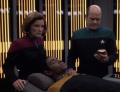 Der Doktor behandelt Tuvok nach dem Angriff der Ba'Neth.jpg