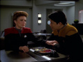 Captain Janeway rät Harry Kim.jpg