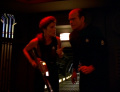 Janeway und der Doktor auf der Jagd nach Makroviren.jpg