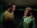 Kirk und Lenore Karidian spazieren durch das Schiff.jpg