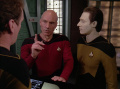 Picard findet einen Weg, Pulaski zu heilen.jpg
