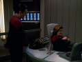 Captain Janeway erhält einen Brief von der Erde.jpg