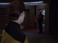 Data zwingt Picard die Brücke zu verlassen.jpg