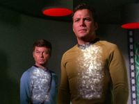 McCoy und Kirk im Transporterraum.jpg
