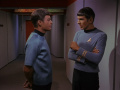 Spock sagt McCoy, dass Karidians Truppe immer in der Nähe war, wenn ein Zeuge starb.jpg