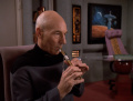 Picard spielt ressikanische Flöte.jpg