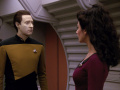 Paxaner in Troi fordert Data auf, die Enterprise von ihrem Planeten fernzuhalten.jpg