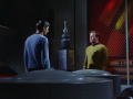 Kirk offenbart Nomad, das er auch eine biologische Einheit sei.jpg