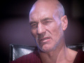 Picard hält Madred stand.jpg