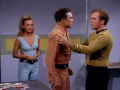 Kirk überzeugt Rojan, sich friedlich anzusiedeln.jpg