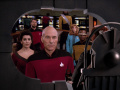 Picard übergibt die Enterprise an die Ktarianer.jpg