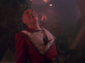 Picard lacht als er niedergestochen wird.jpg