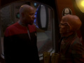Quark erklärt Sisko wo Odo ist.jpg