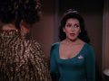 Deanna Troi streitet mit ihrer Mutter.jpg