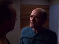 Der Doktor fragt Reginald Barclay nach Admiral Janeway.jpg