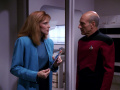 Picard spricht mit Dr. Crusher über Jono.jpg
