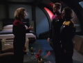 Janeway holt B'Elanna Torres zu Hilfe.jpg