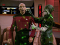 Picard wird durch die Borg entführt.jpg