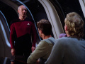 Picard spricht mit den Ornaranern.jpg