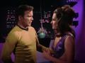 Kirk erklärt Kara, dass die Morgs und Eymorgs gemeinsam überleben werden.jpg