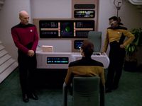 Picard La Forge verhören Data.jpg