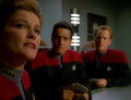 Janeway verhandelt und will Kes retten.jpg