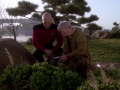 Boothby erzählt Picard, dass das Nova-Geschwader eine Legende ist.jpg