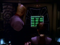 Sisko und Dax schauen Text an.jpg