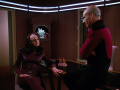 Picard und KEhleyr sprechen über den Nachfolgeritus.jpg