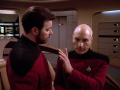 Picard stellt sich entgegen Rikers Bedenken als Geisel zur Verfügung.jpg