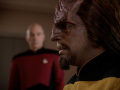 Worf bekommt Sonderurlaub von Picard.jpg